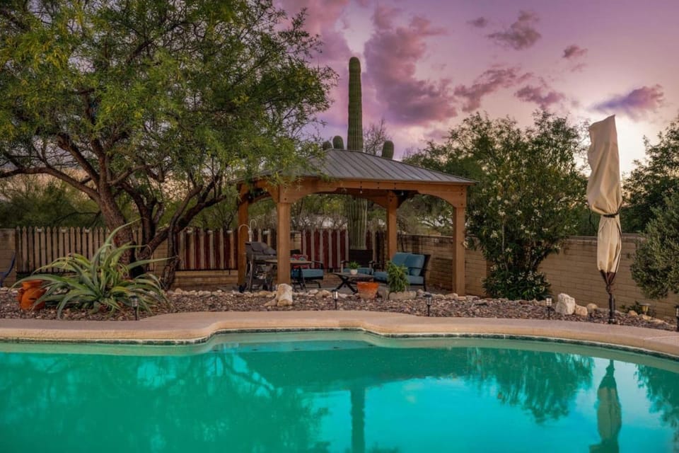Property building, Patio, Day, Natural landscape, Garden, Garden view, Pool view, Swimming pool, sunbed
