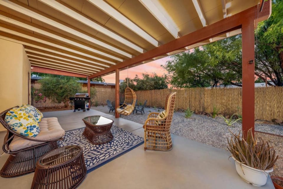 Central and Cozy, 1 BR 1 BA, Near Alvernon Park House in Tucson