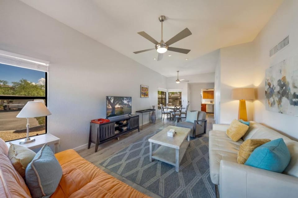 Heated Pool, East Near Sabino Canyon, 2 BR 2 BA House in Catalina Foothills