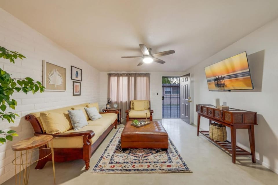 Cozy, 2 BR 1 BA, Remodeled, Central, Spotless Apartment in Catalina Foothills