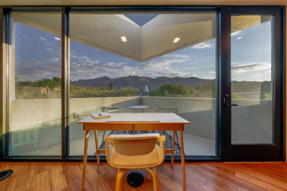 Pool, Hot Tub, Mountain Views, GH, 3 BR 2 BA House in Catalina Foothills