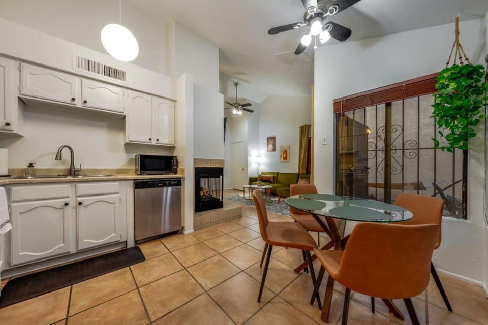 St. Mary Gem, Cozy, 1 BR 1 BA, Patio, Garage House in Tucson