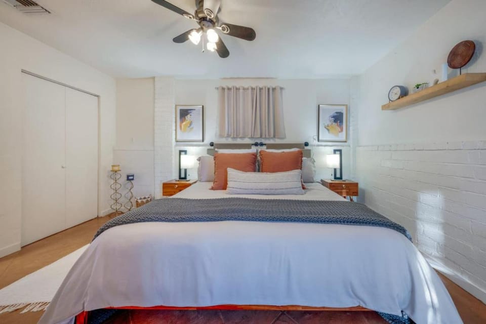 Central, 1 BR 1 BA, Fenced, Cozy, Guesthouse House in Tucson