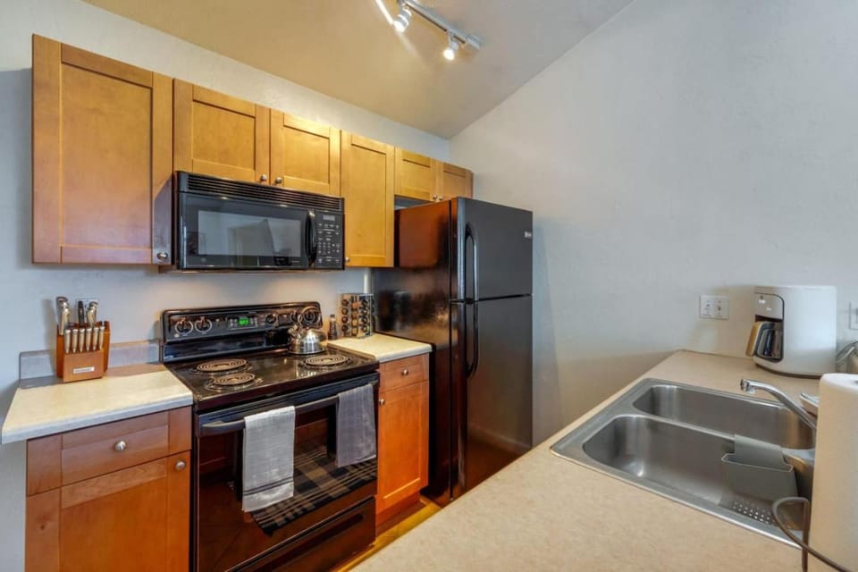 Central, 1 BR 1 BA, Fenced, Cozy, Guesthouse House in Tucson