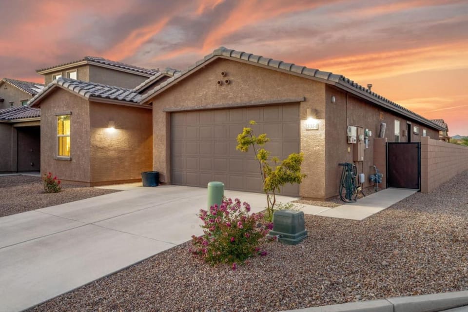 Oro Valley, Fenced, 2 BR 2BA, Garage, Office House in Tortolita