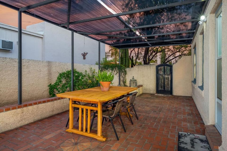 Charming Sam Hughes 1 BR 1 BA Outdoor Dining House in Tucson