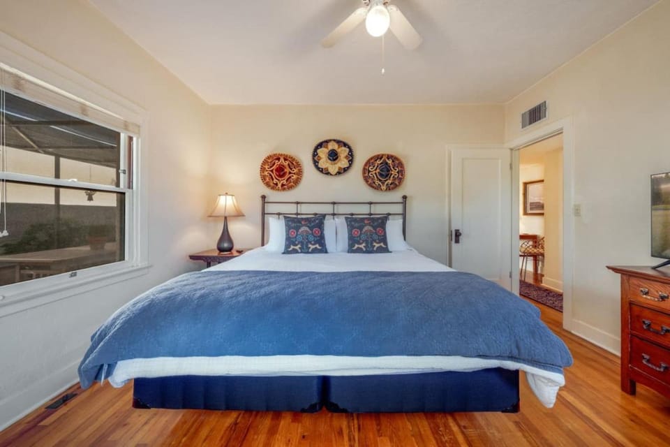 Charming Sam Hughes 1 BR 1 BA Outdoor Dining House in Tucson