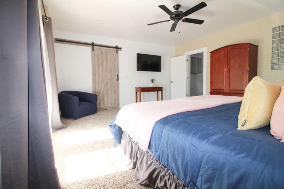 Reid Park and Zoo, 3 BR 2 BA, Golf, Remodeled House in Tucson