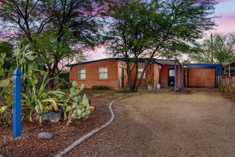 Reid Park and Zoo, 3 BR 2 BA, Golf, Remodeled House in Tucson