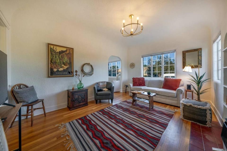 3 Blocks from U of A and 4th Ave, Cozy, 1 BR 1 BA House in Tucson