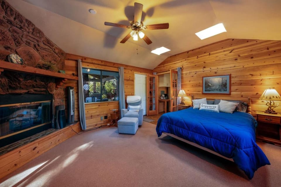 A-Frame, 2 BR 1 BA, Lakes, Fenced, Fireplace House in Pinetop-Lakeside