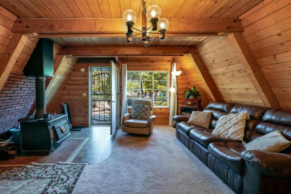A-Frame, 2 BR 1 BA, Lakes, Fenced, Fireplace House in Pinetop-Lakeside