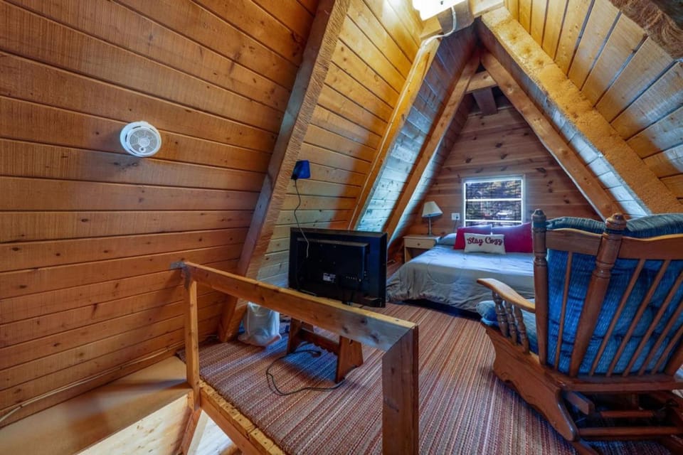A-Frame, 2 BR 1 BA, Lakes, Fenced, Fireplace House in Pinetop-Lakeside