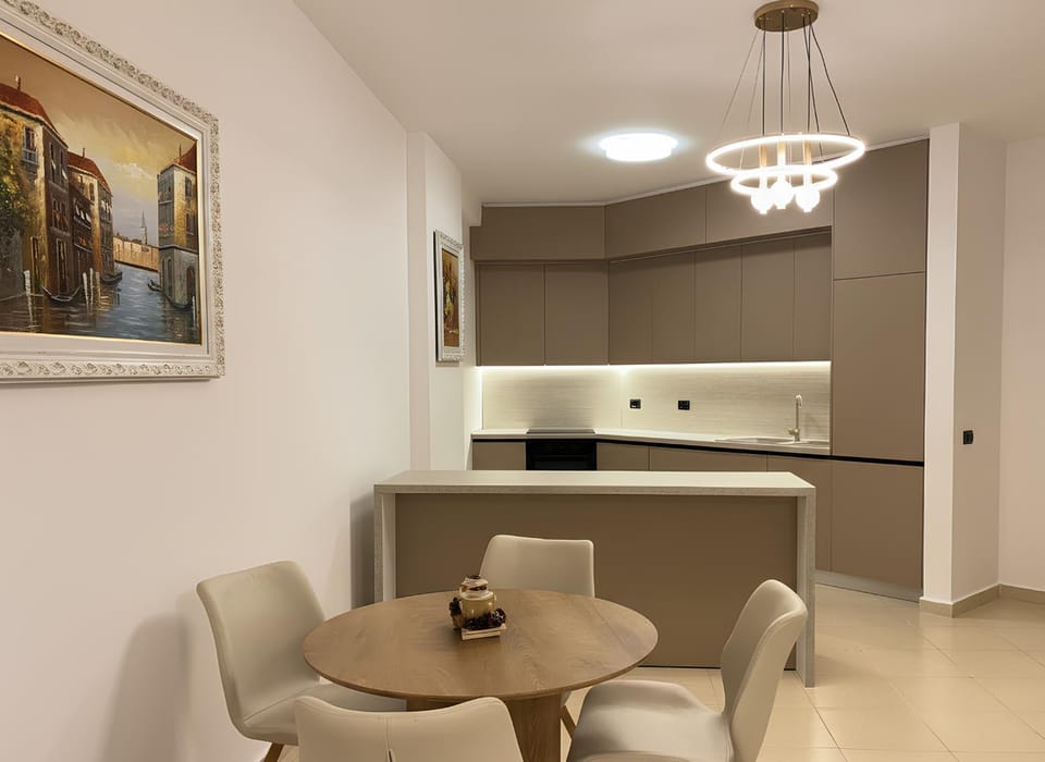 Kitchen or kitchenette, Dining area, minibar