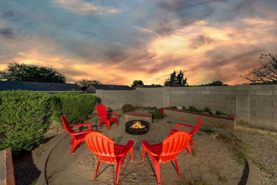 Near KINO, 4 BR 2 BA, Fenced, Outdoor Patio House in Tucson