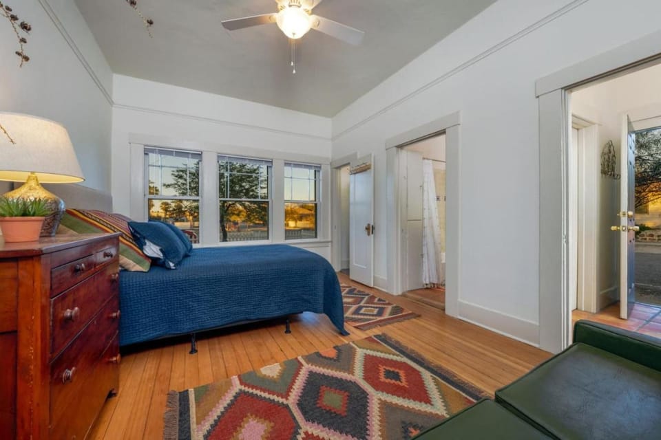 3 Blocks from U of A - Near 4th Ave - 1 BR 1 BA House in Tucson