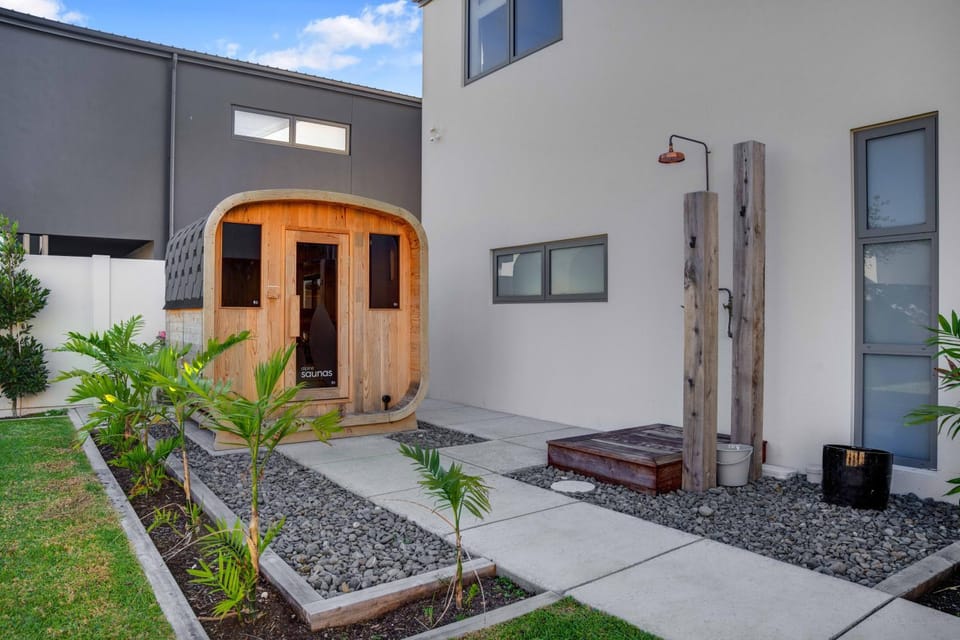 Patio, Sauna