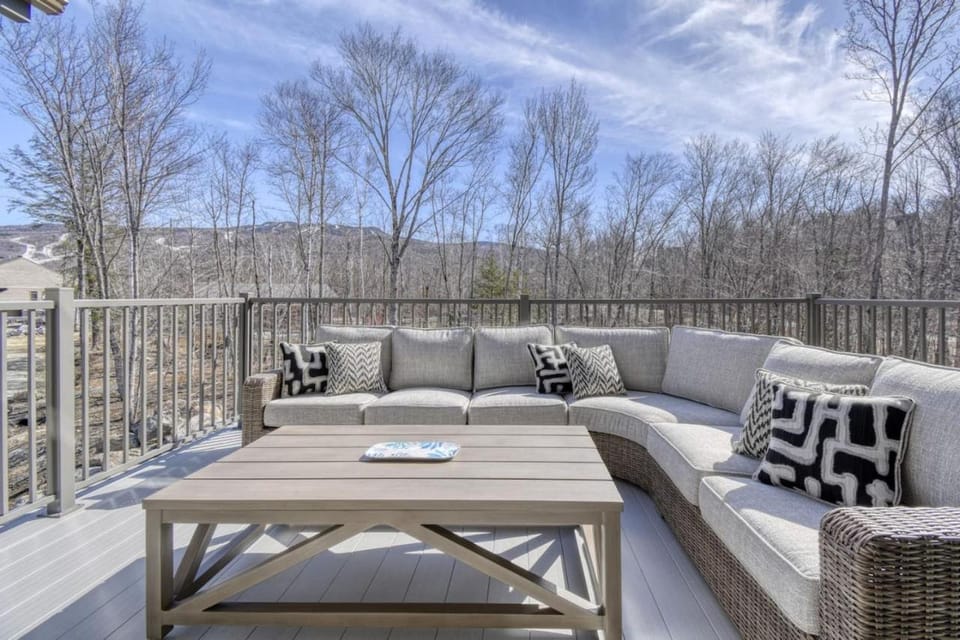 The Lookout at Verbier Complex Near Village House in Mont-Tremblant