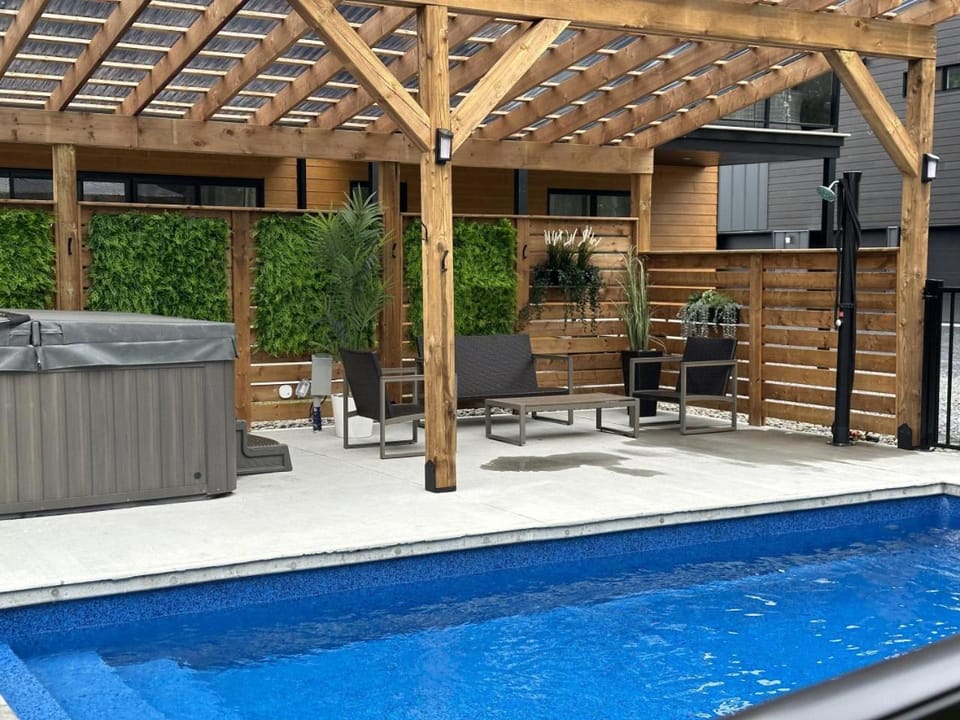 Le Memph Renarde spacious confortable 3 bedroom 2 floor condo salt water pool hot tub Memphremagog Lake House in Magog
