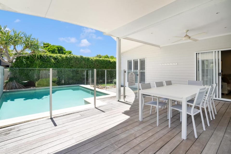 Patio, Balcony/Terrace, Dining area, Pool view, Swimming pool