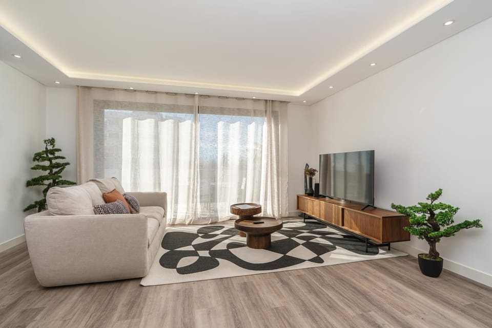 Communal lounge/ TV room, TV and multimedia, Living room, Seating area, Evening entertainment