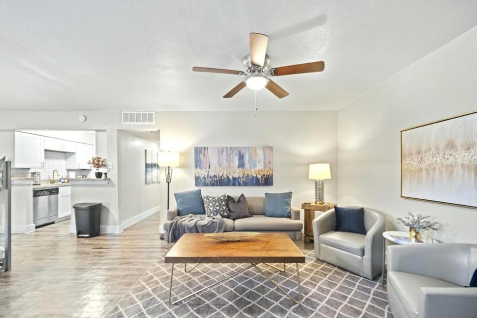 Modern & Spacious Retreat Steps from AT&T Stadium Apartment in Arlington