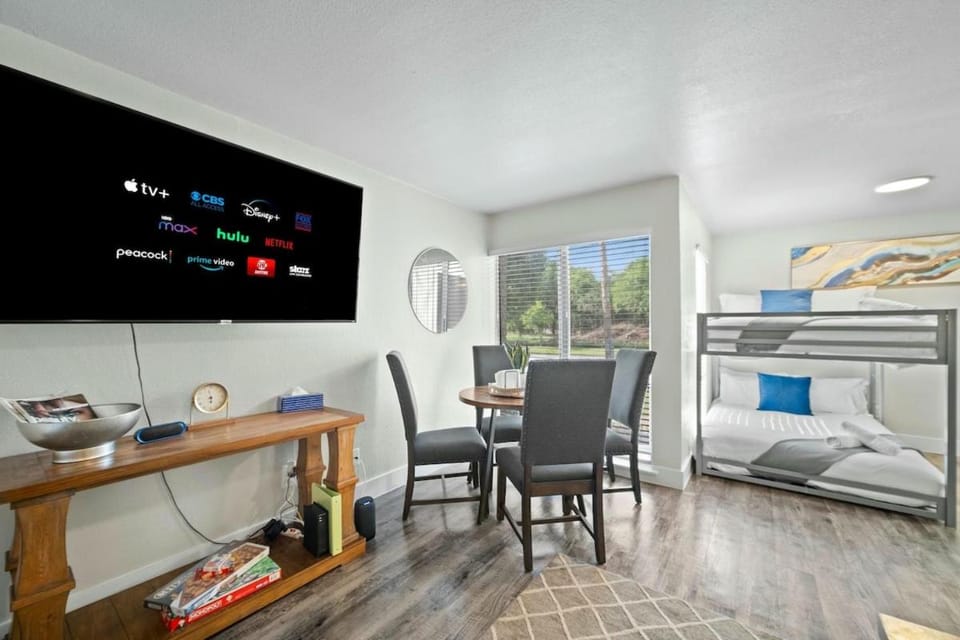 Modern & Spacious Retreat Steps from AT&T Stadium Apartment in Arlington