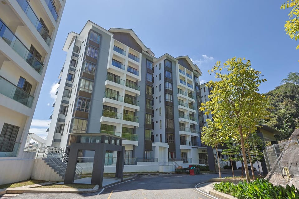Property building, Day, Neighbourhood, City view, Street view