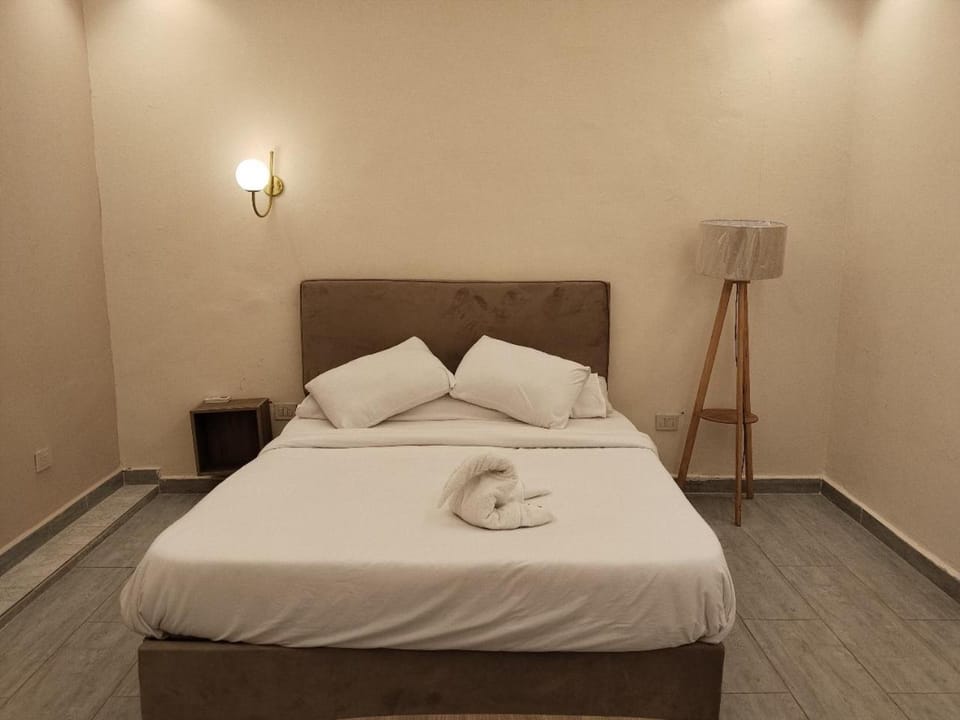 Bed, towels