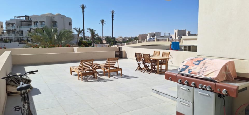 Property building, Patio, Day, View (from property/room), Balcony/Terrace, Seating area, Dining area