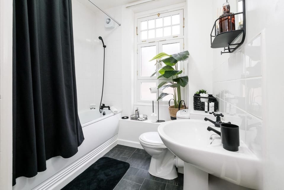 Shower, Toilet, Bathroom, Bath