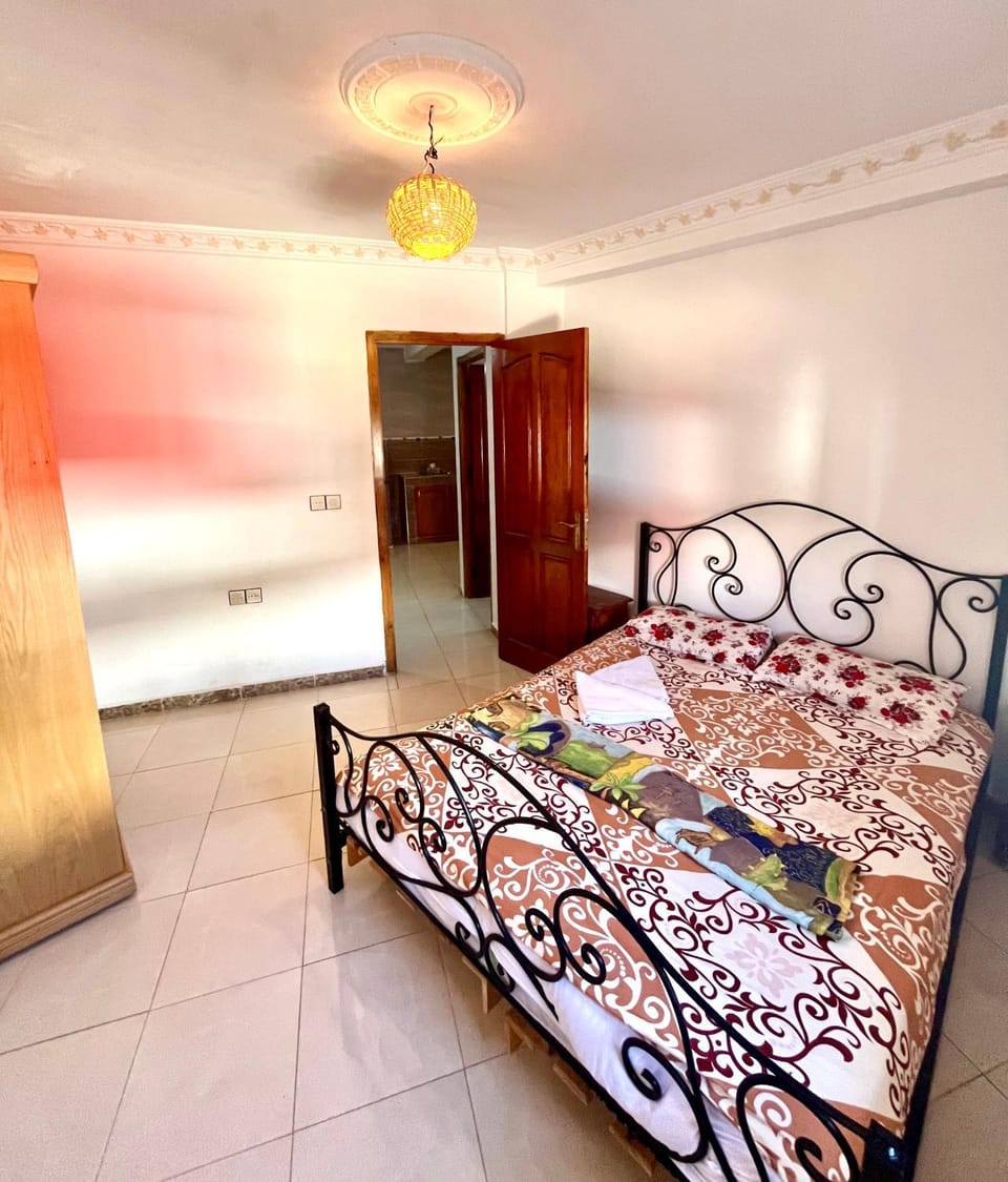 Bed, Photo of the whole room, towels, wardrobe