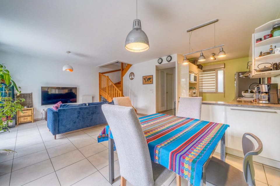 Bright house ideal for exploring Bordeaux House in Bordeaux