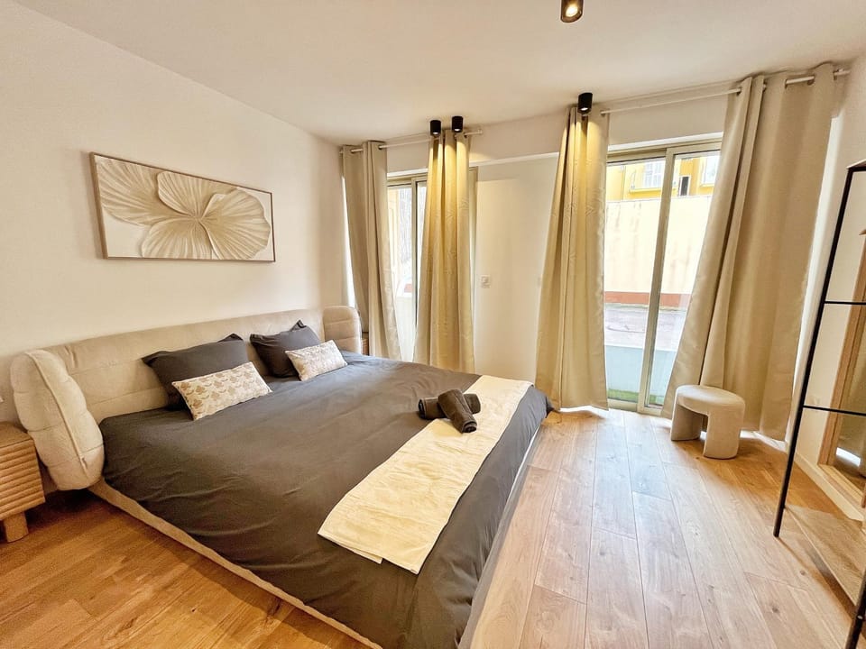 Ref 127 - 3 Pièces 2 chambres Nice Port Apartment in Nice
