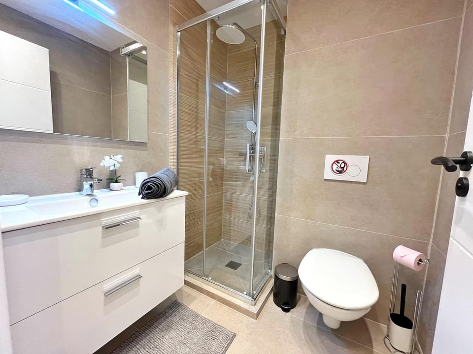 Ref 127 - 3 Pièces 2 chambres Nice Port Apartment in Nice