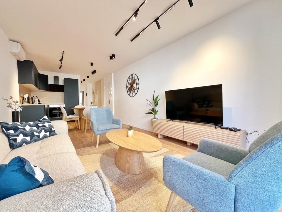 Ref 127 - 3 Pièces 2 chambres Nice Port Apartment in Nice