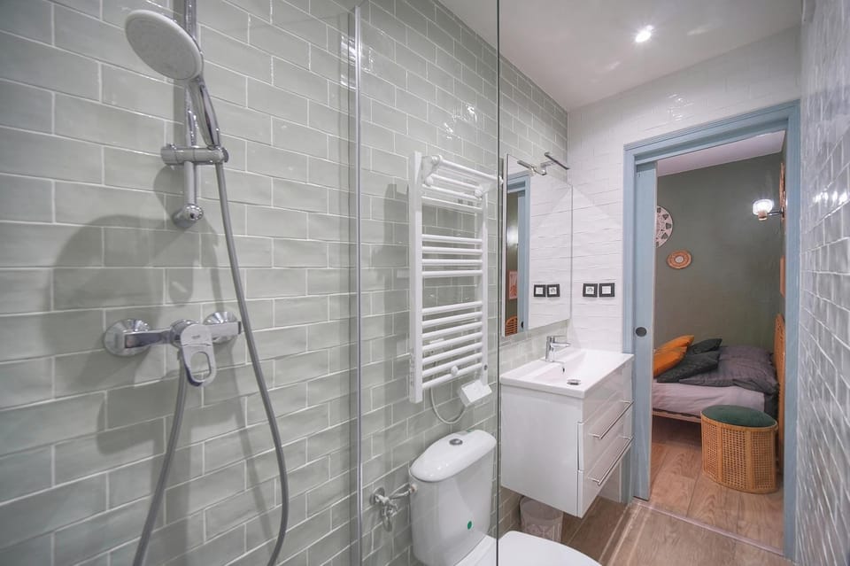 OFF"Suquet Boho Studio Historic Center & Charming View" Apartment in Cannes