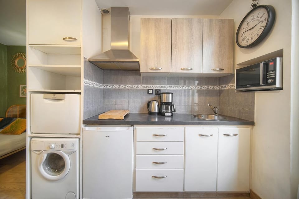 OFF"Suquet Boho Studio Historic Center & Charming View" Apartment in Cannes