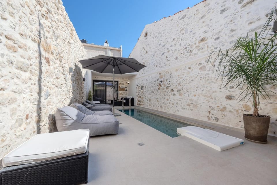 Swimming pool, sunbed