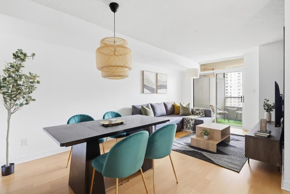 Tropical Designer King Suite - Sleeps 5 - Parking Apartment in Mississauga