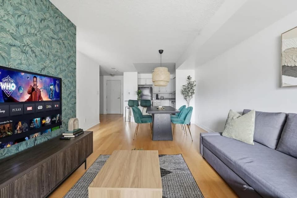Tropical Designer King Suite - Sleeps 5 - Parking Apartment in Mississauga
