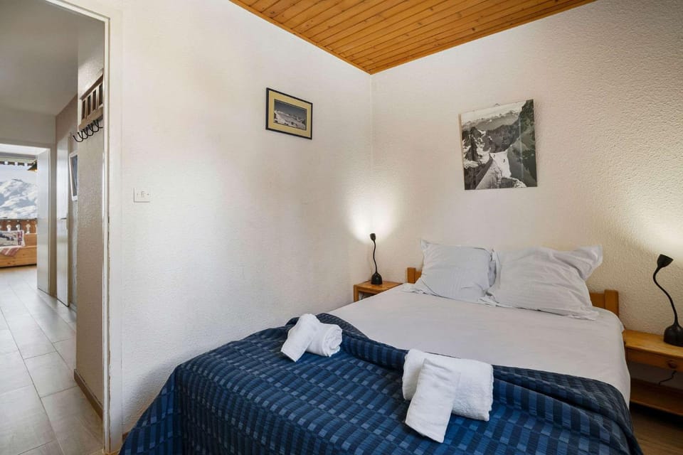Ski-in Chalet-Style View Flat - Résidence les Eterlous Apartment in Val Thorens