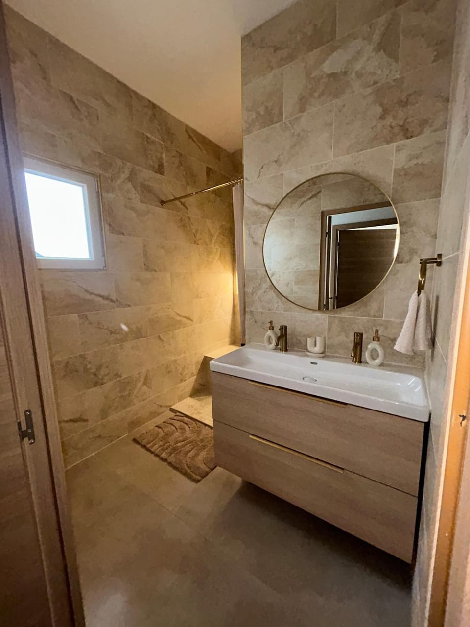 Shower, Bathroom, towels