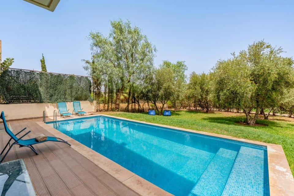 Golf Resort 4BR Villa Heated Pool Free Pickup Villa in Marrakesh