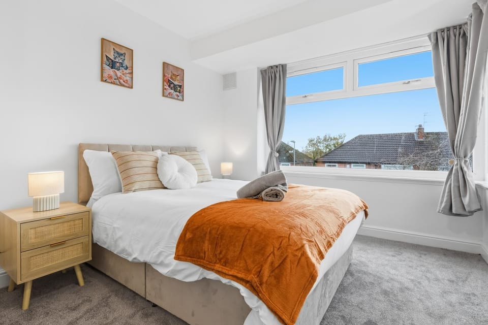 Bed, Photo of the whole room, Bedroom