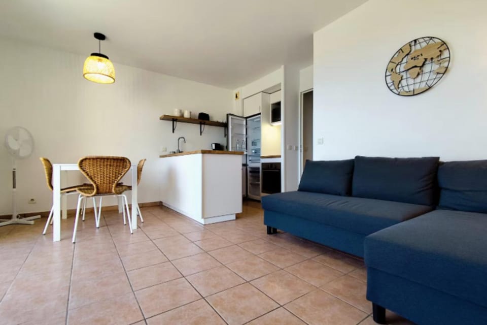 Bright apartment with sea view and pool Apartment in Sainte-Maxime