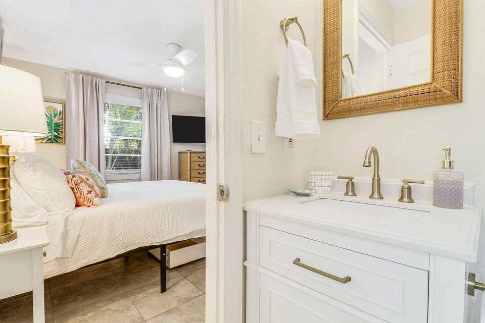 Cottage 1 on Penn - With Pool Apartment in West Palm Beach