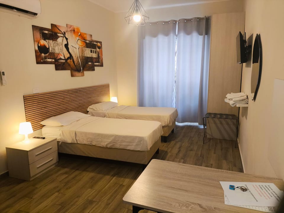 Bed, TV and multimedia, Photo of the whole room, Bedroom, towels, air conditioner
