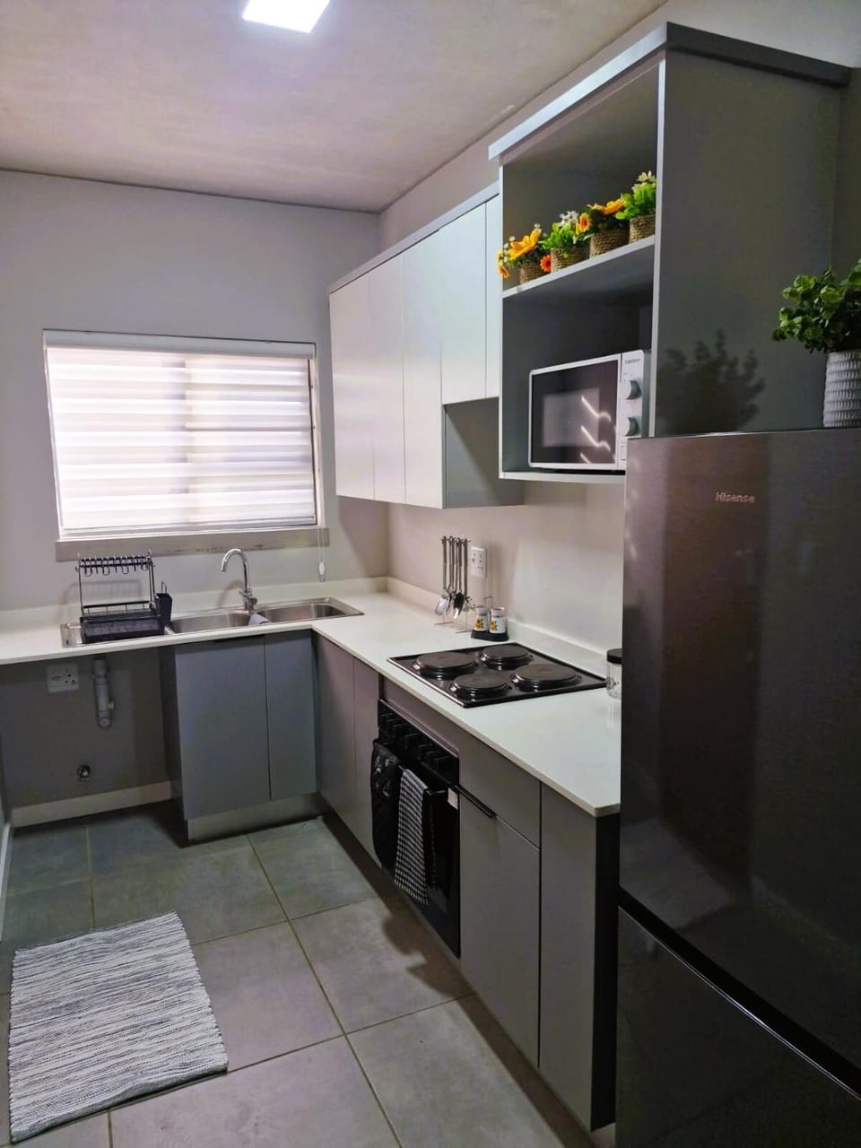 Kitchen or kitchenette, microwave, oven, stove