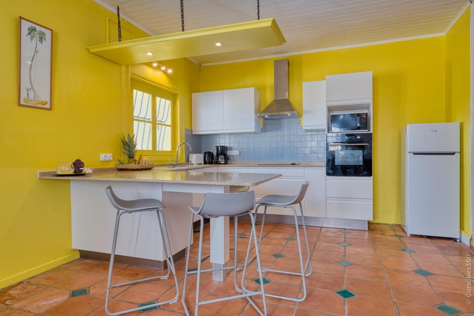 Kitchen or kitchenette, Dining area, oven, stove